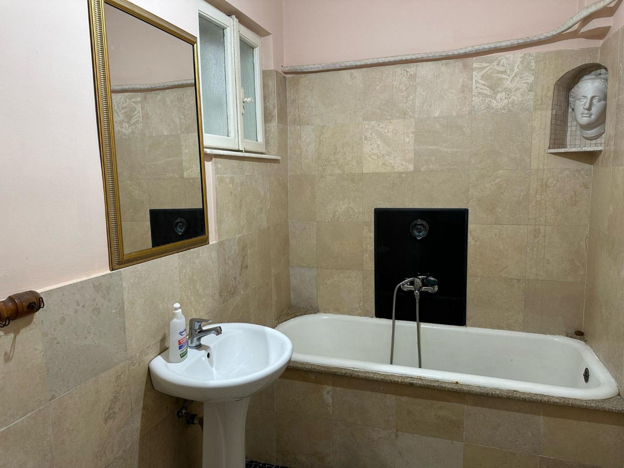 Old Town Apartment Next To Sea Констанца Екстериор снимка